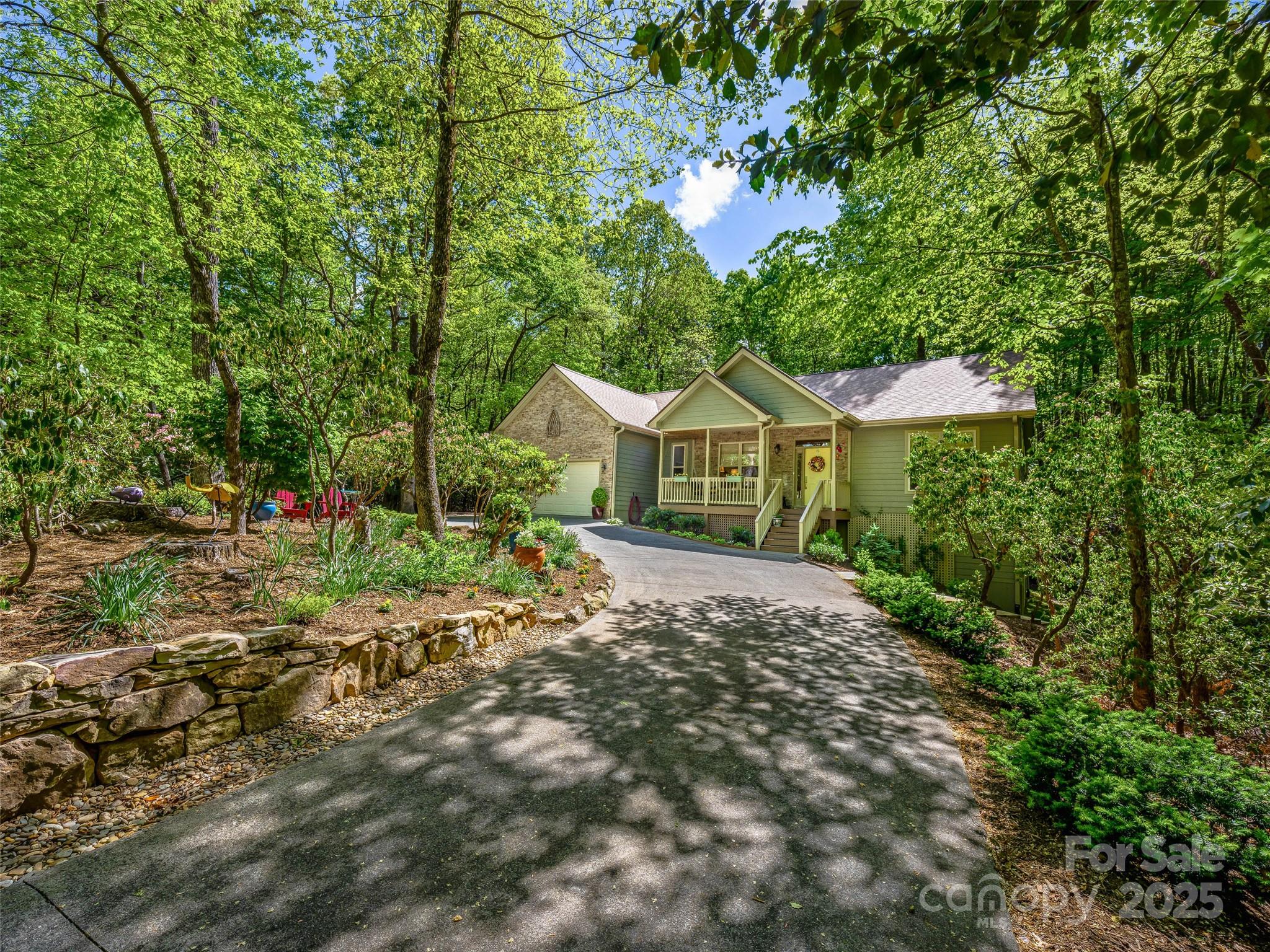 977 Salola Lane