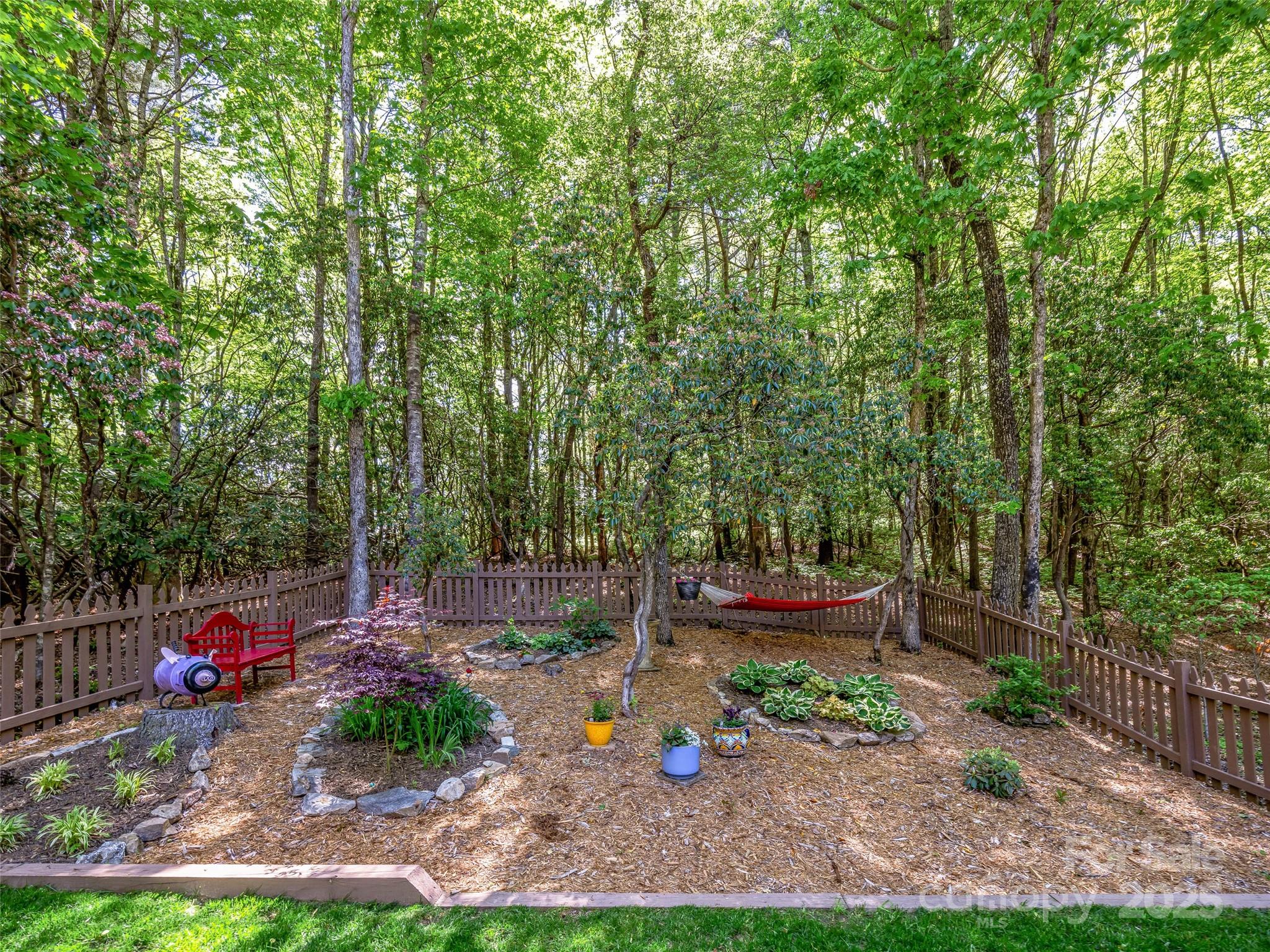 977 Salola Lane