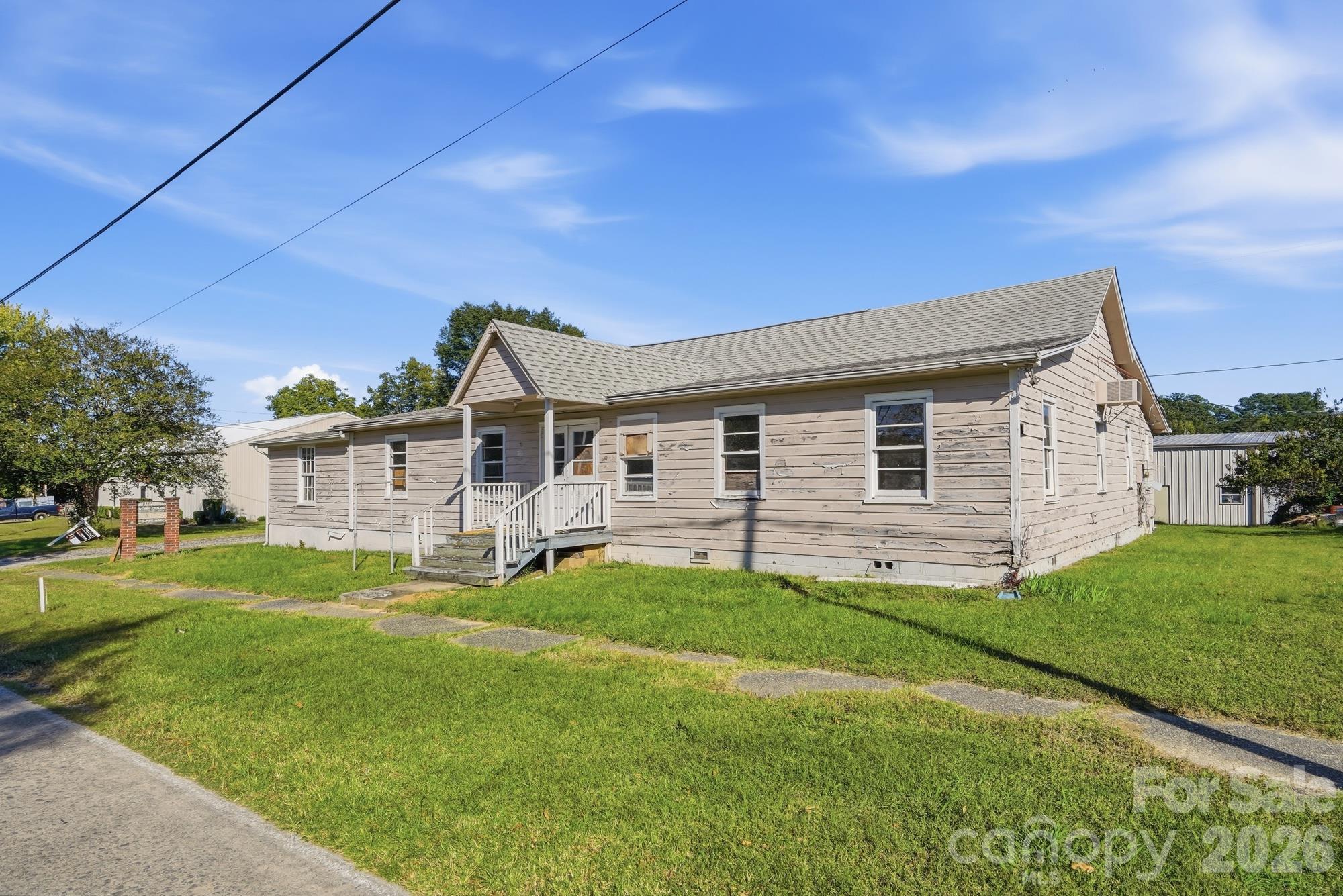 706 Old North Main Street