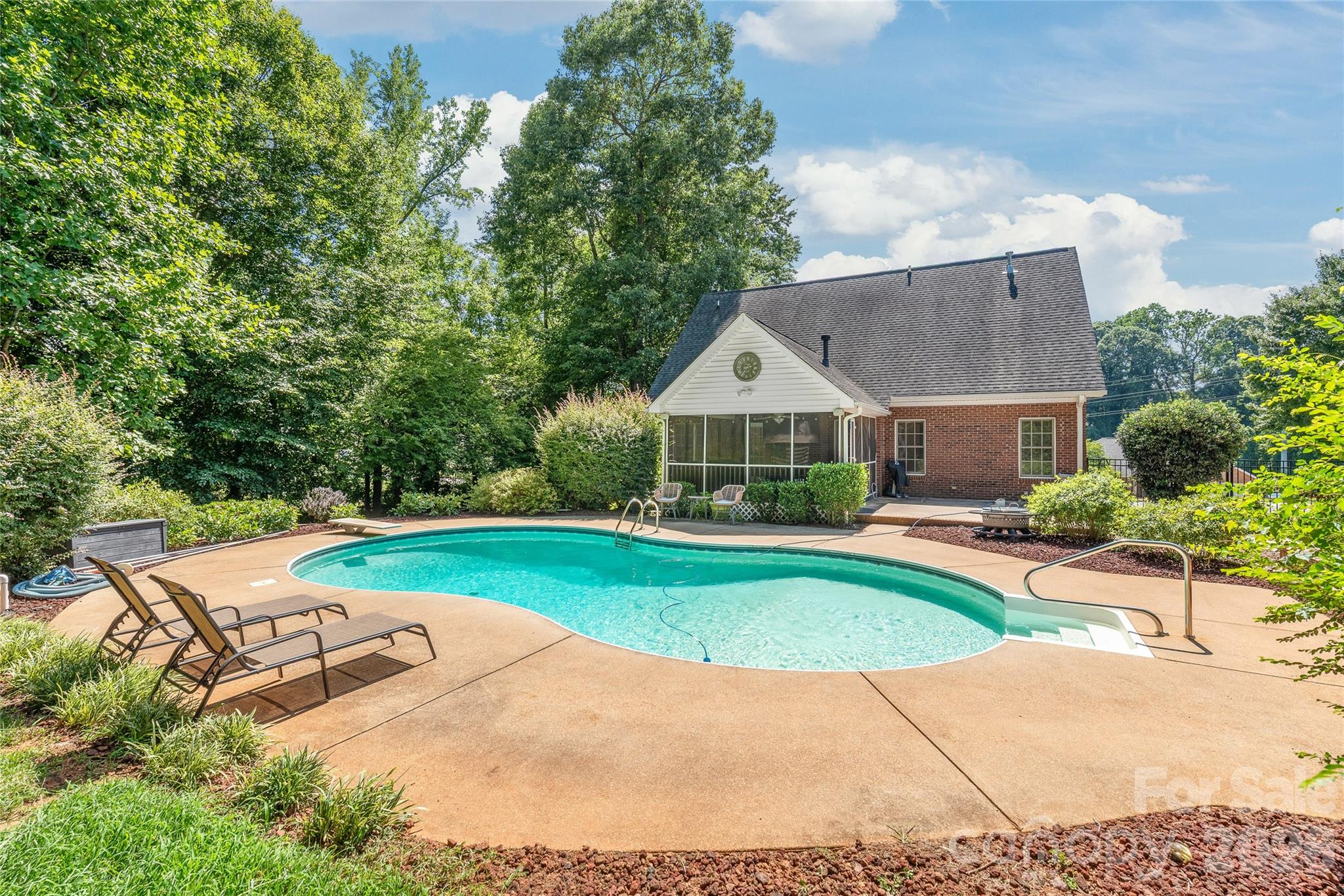 1006 Strawberry Lane