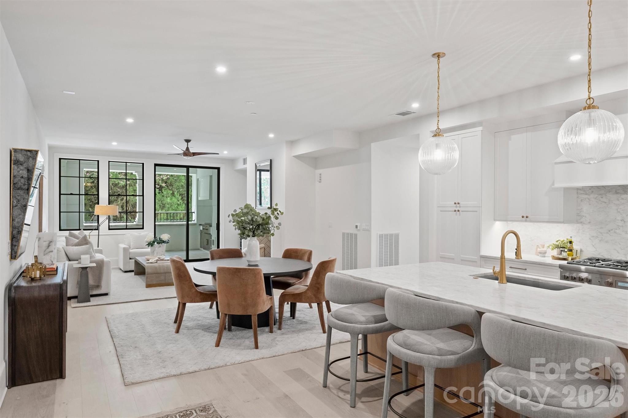 409 Queens Road 204