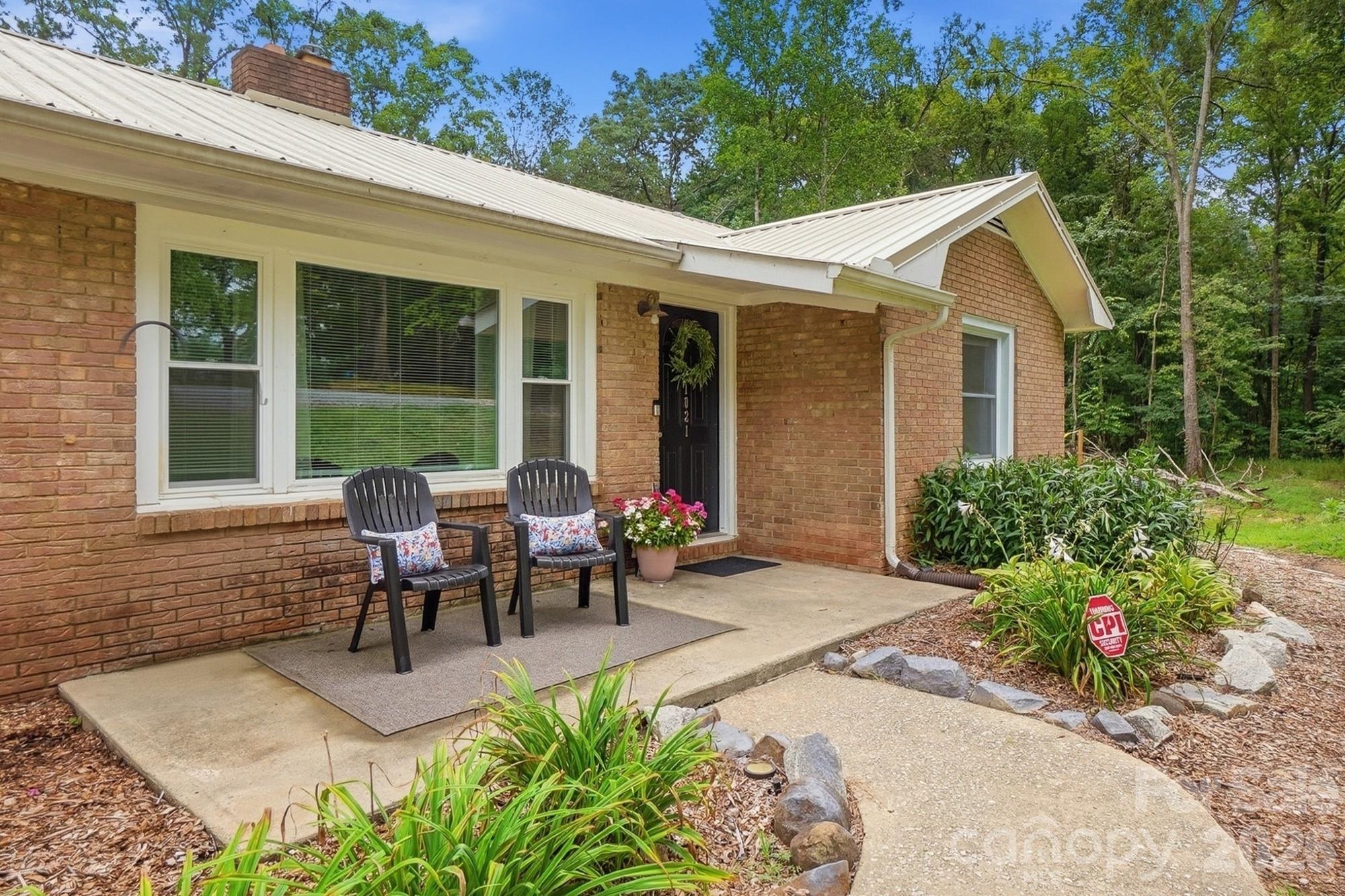 1021 Wedgewood Road
