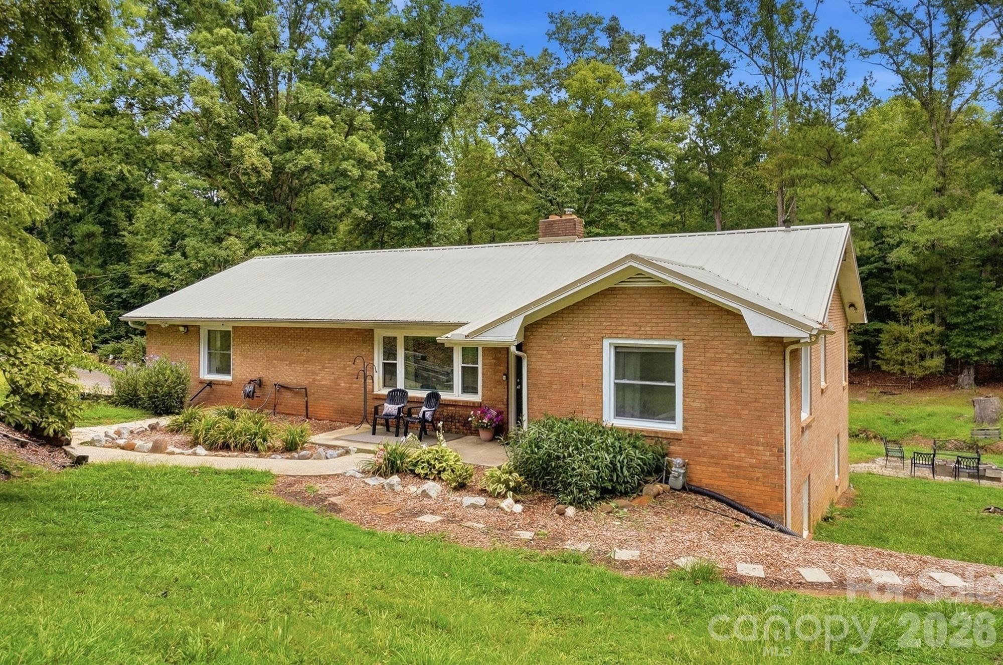 1021 Wedgewood Road