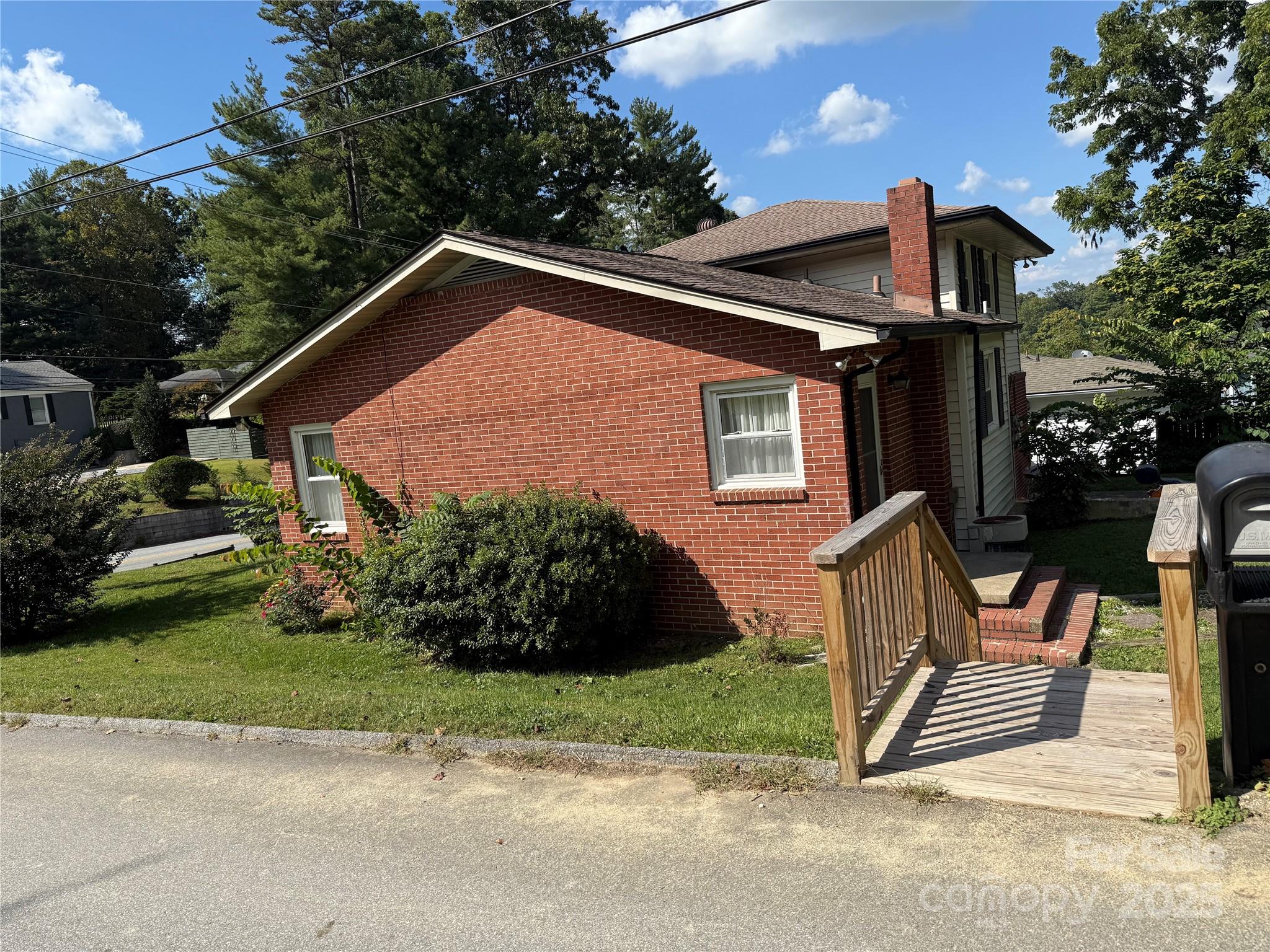 1102 N Justice Street