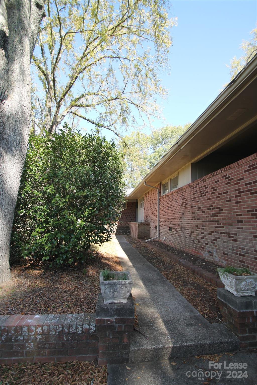 Country Club Estates - Residential Lease