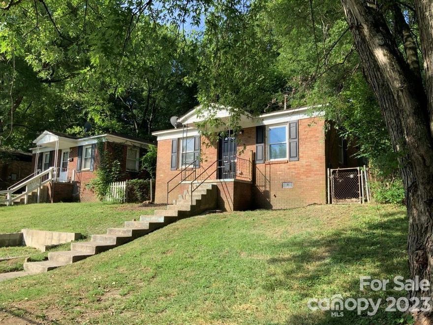 Rare Opportunity to Purchase A Single Family House in the 28203 Zip Code!! Full Brick with nice size backyard. This Tenant occupied property can be a great addition to your portfolio. New Construction less than .25 mile away! Just a short stroll to SouthEnd, Dilworth, Uptown and more! Do not disturb the tenant. No showings without an acceptable offer. Cap rate is 7.493% prior to expenses.