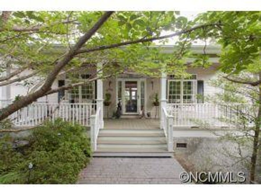 Spectacular home.  Lot offers privacy all around, year around.  The cul-de sac has space for parking 15+ cars.  Covered front porch, formal entry, formal dining room.  Hardwood, tile and carpet flooring. Complete surround sound in entire house, great room with custom made marble gas log fireplace.  Master bedroom with walk-in closet.  Master bath has a steam shower and whirlpool jacuzzi. Total square footage, 4565.