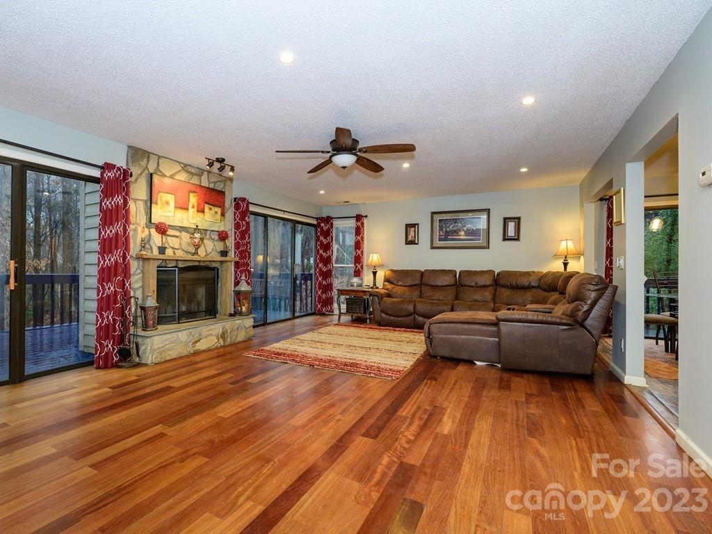 Tega Cay - Residential