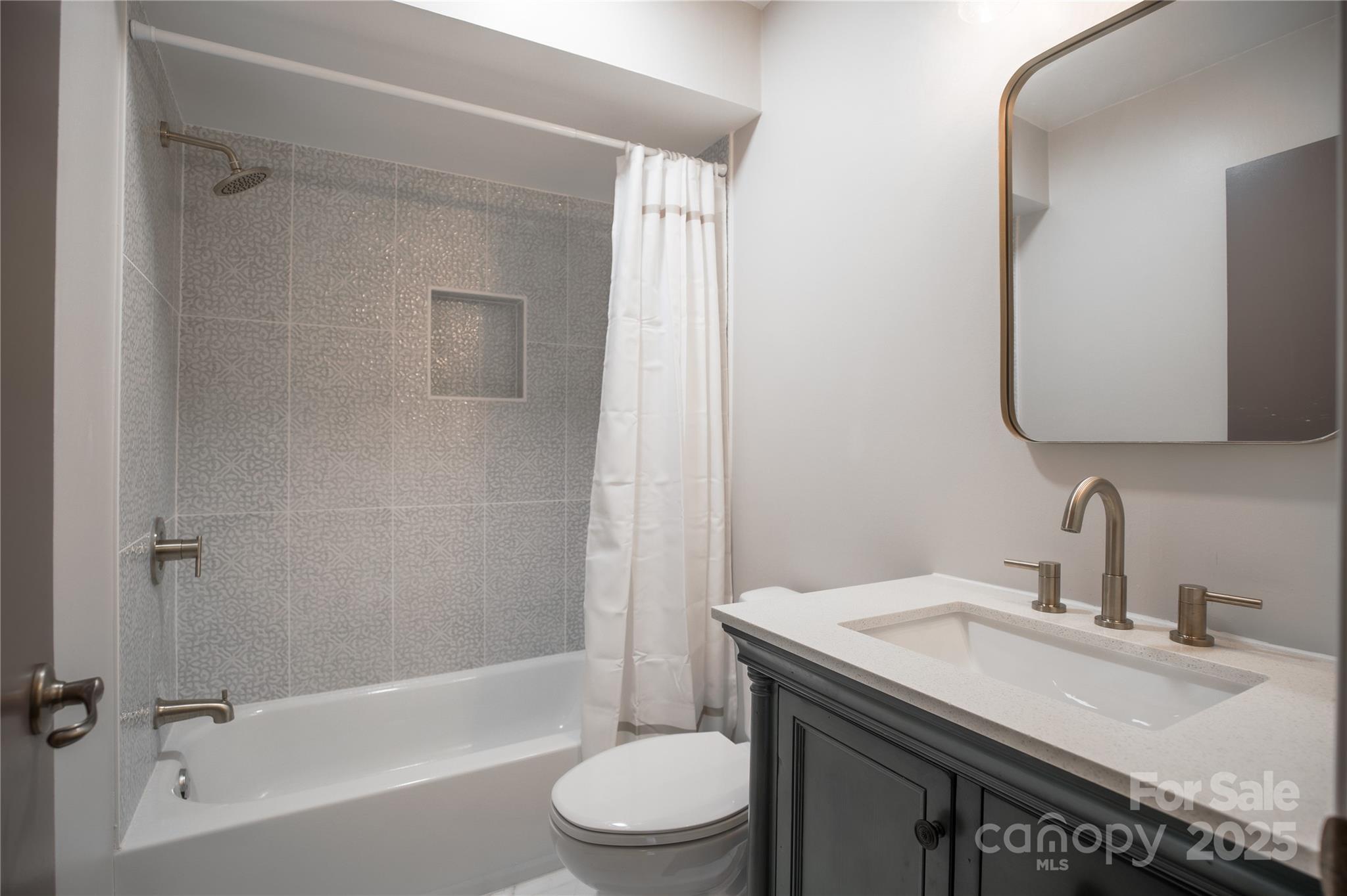 Poppy Slopes - Residential