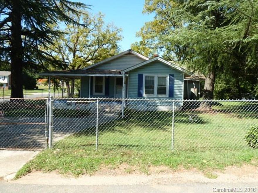 FORECLOSURE - MULTIPLE OFFERS - HIGHEST AND BEST BY 10/26/2016 - 5;00 PM - attached HIGHEST AND BEST FORM MUST BE SIGNED BY BUYER !!!   3 BR, 2 BTS  Living room, den, open front porch, screened back porch, fenced yard, 2 storage buildings. PROPERTY WILL NEED RENOVATION.