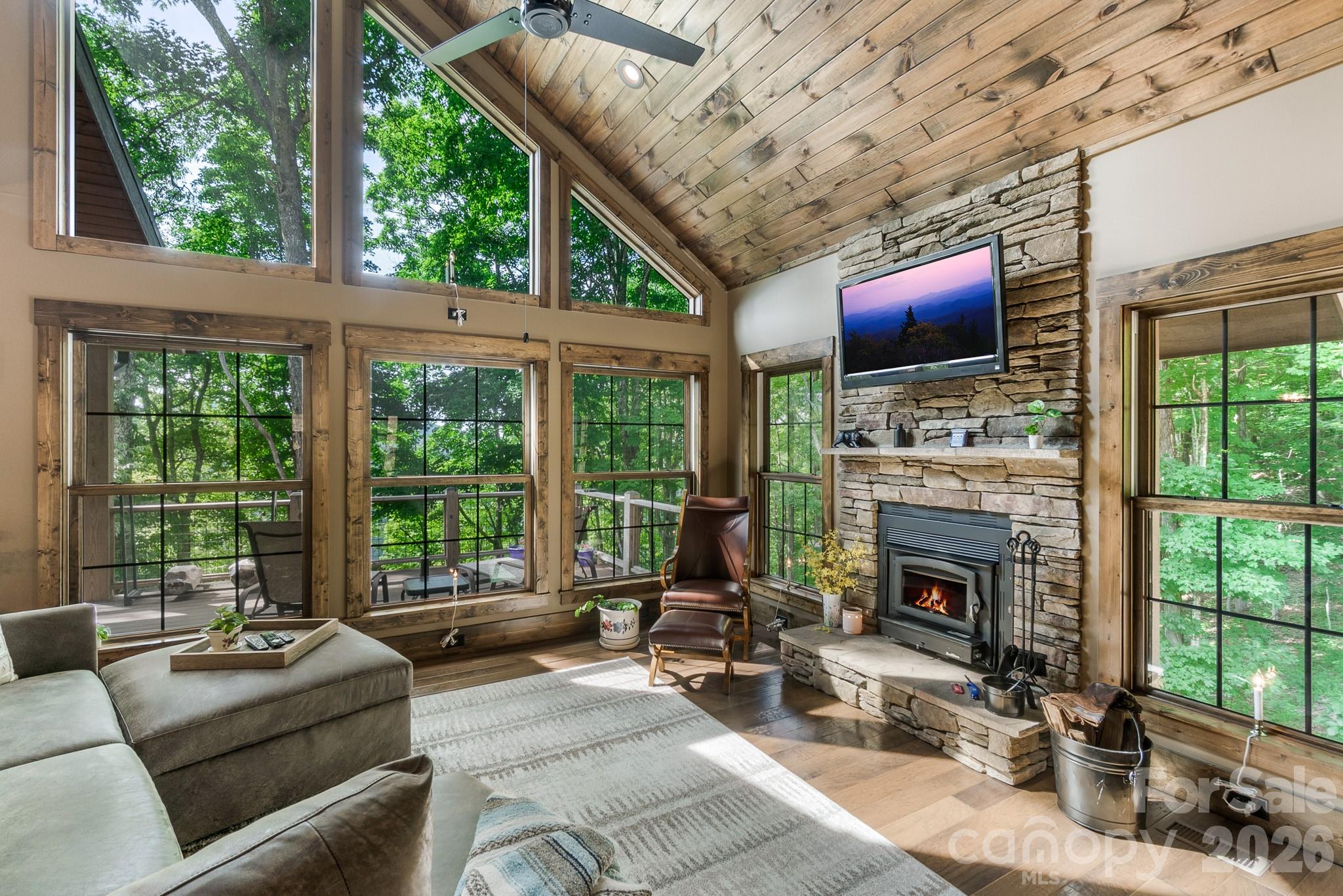 1009 Larkspur Trail