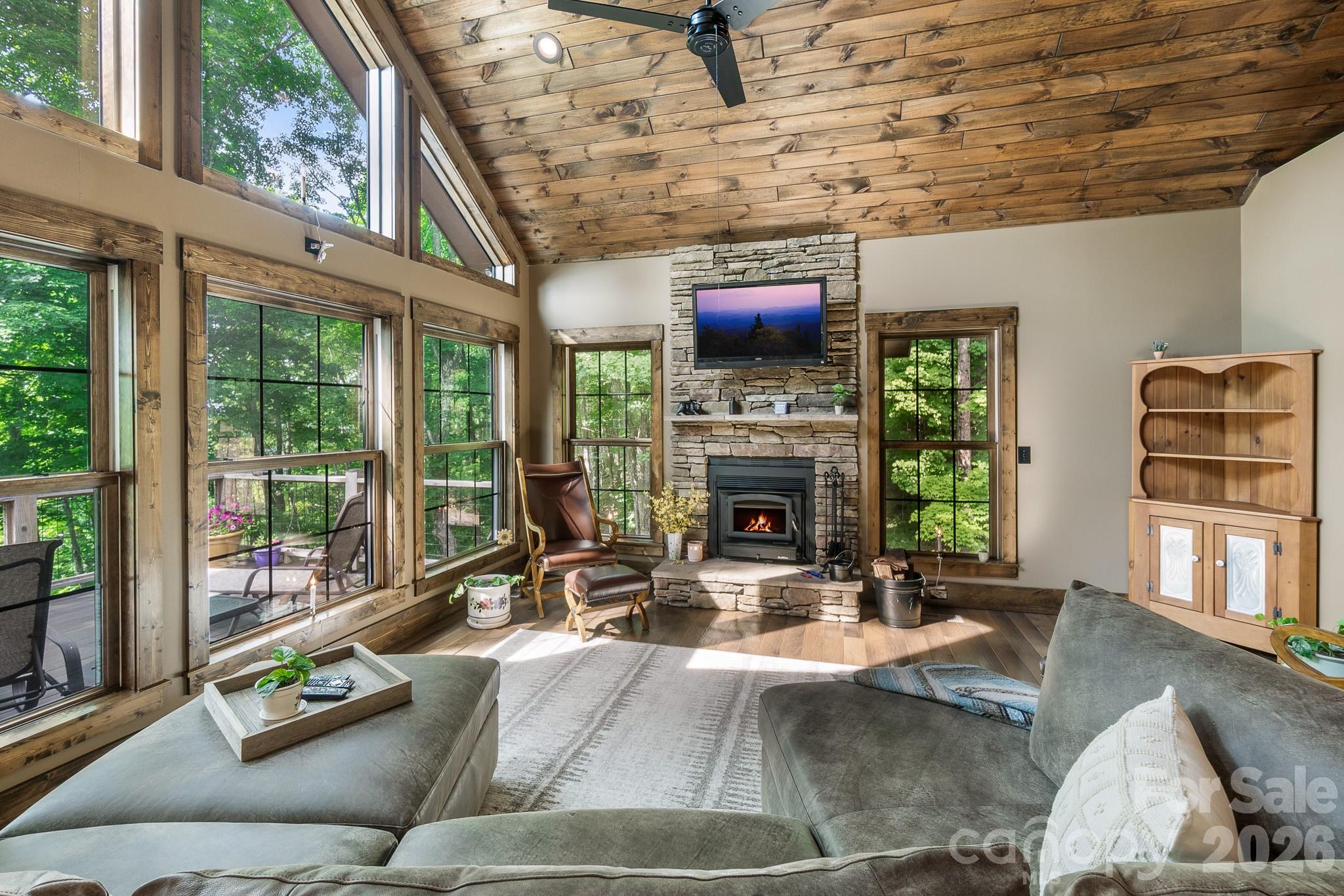 1009 Larkspur Trail