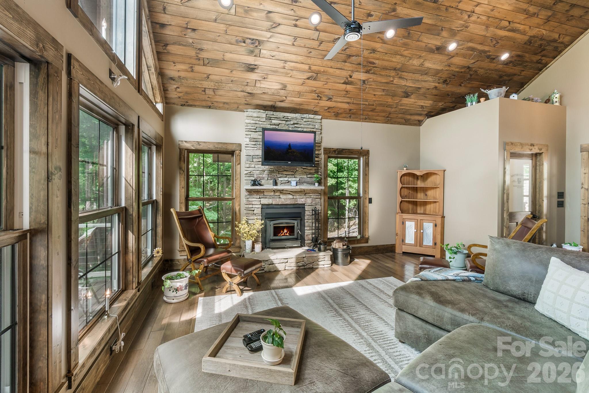 1009 Larkspur Trail