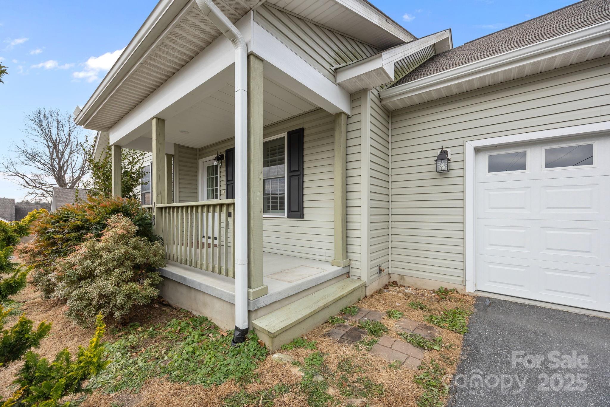 18 Trillium Meadows Lane