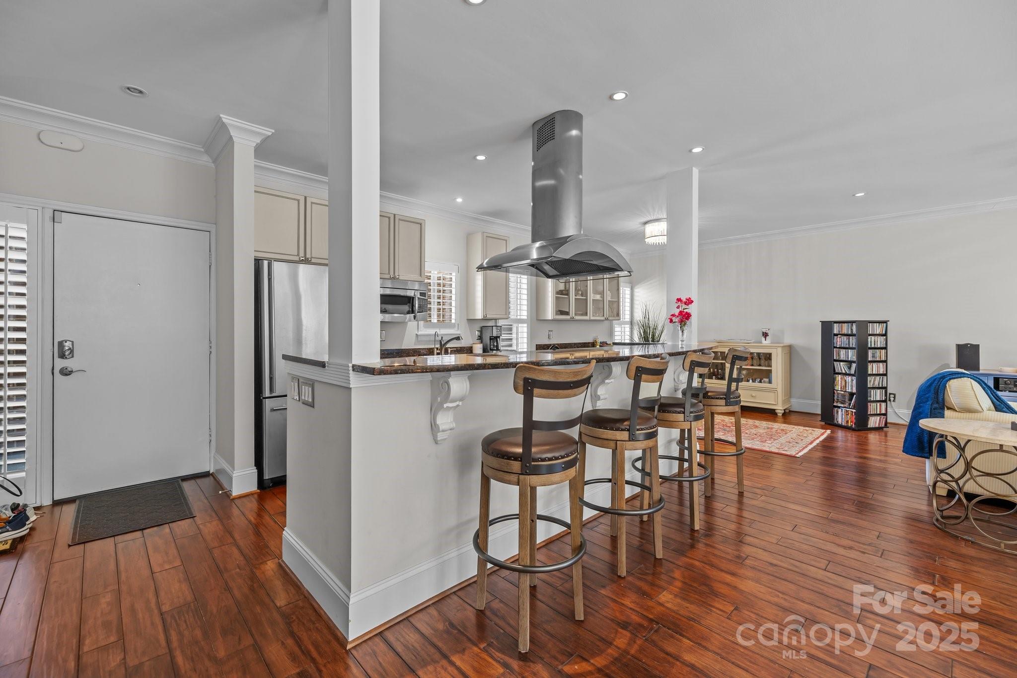 224 N Poplar Street 9