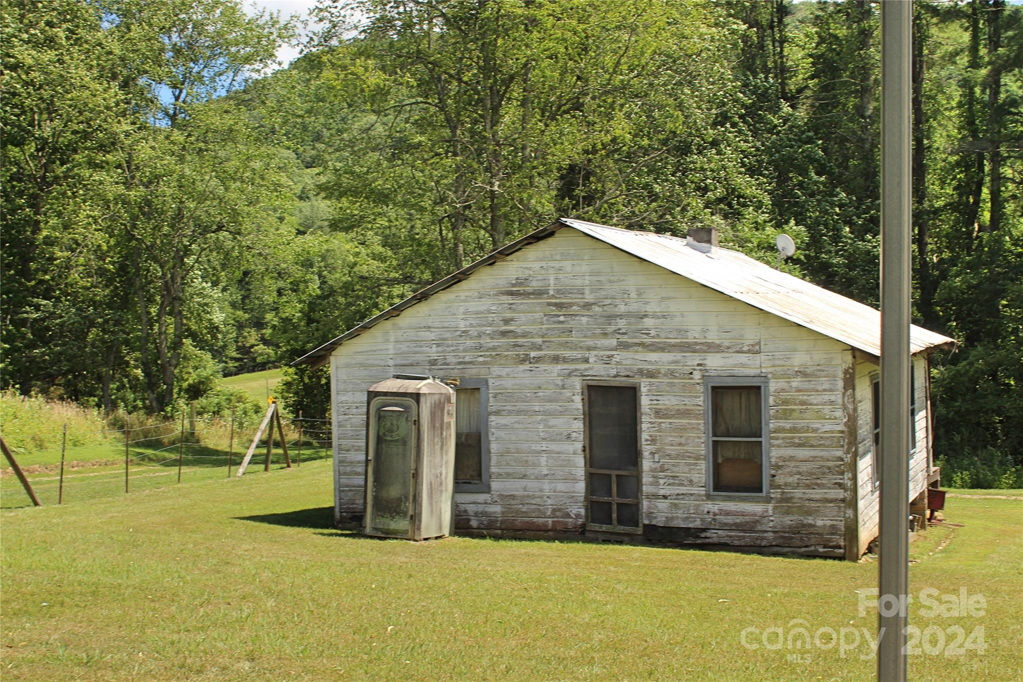 48 Grady Lane