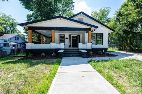 Photo of 60 5th Street SE, Hickory, NC 28602 (MLS # 4414467)