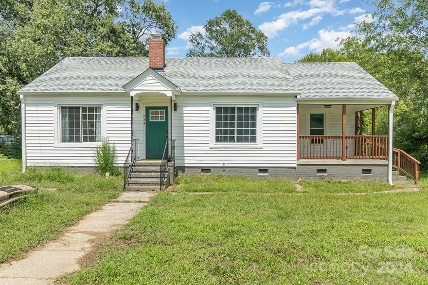Home was renovated in 2021! All new plumbing under house and out to the street in 2023. Roof/Gutters are only a couple months old! One of the largest lots in the area at almost half an acre! Minutes from the fast growing downtown Rock Hill! Close to both Winthrop University and York Technical College! And just minutes from multiple access points to the Catawba River and beautiful parks! Inside you will find granite countertops, stainless steel appliances, walk in pantry, open floorplan with separate formal dining room. Great layout with split bedroom floorplan! Large deck, perfect for morning coffee or winding down in the evening! Motivated sellers - submit all offers!
