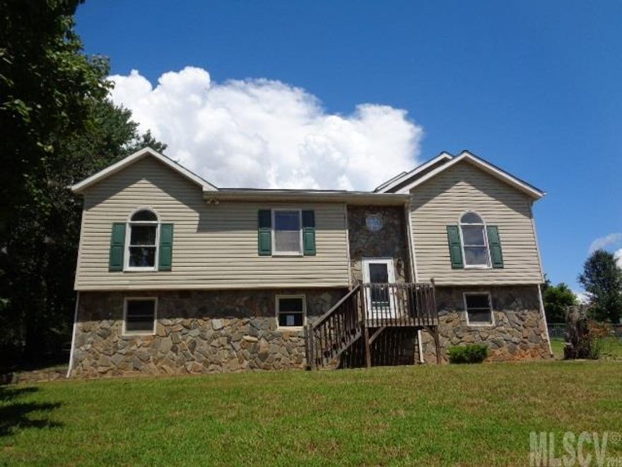 3 bedroom 2 bath split foyer home located in the Granite Falls NC.Located between Hickory and Lenoir NC, the property is in close proximity to schools, shopping, and Lake Hickory. The very efficient split level design optimizes every square inch and provides the most livable area for the money. The main level features a spacious living room/kitchen combo with a HUGE bonus room addition. Down the hallway is a master suite w private full bathroom, 2 addt bedrooms, and a 2nd full bathroom.The basement offers an area that is almost completely finished and could give an addt living or sleeping area. Also a large laundry/utility room and a double oversized garage. Property is owned by US Dept of HUD and is sold AS-IS/WHERE-IS with all faults. Buyer or buyers agent to verify all stats. HUD Case#387-193229. Purchase this home using FHA Financing with only $100 DOWN! See your agent for details. Property is eligible for FHA Insured Escrow financing pending updated appraisal. Seller will contribu