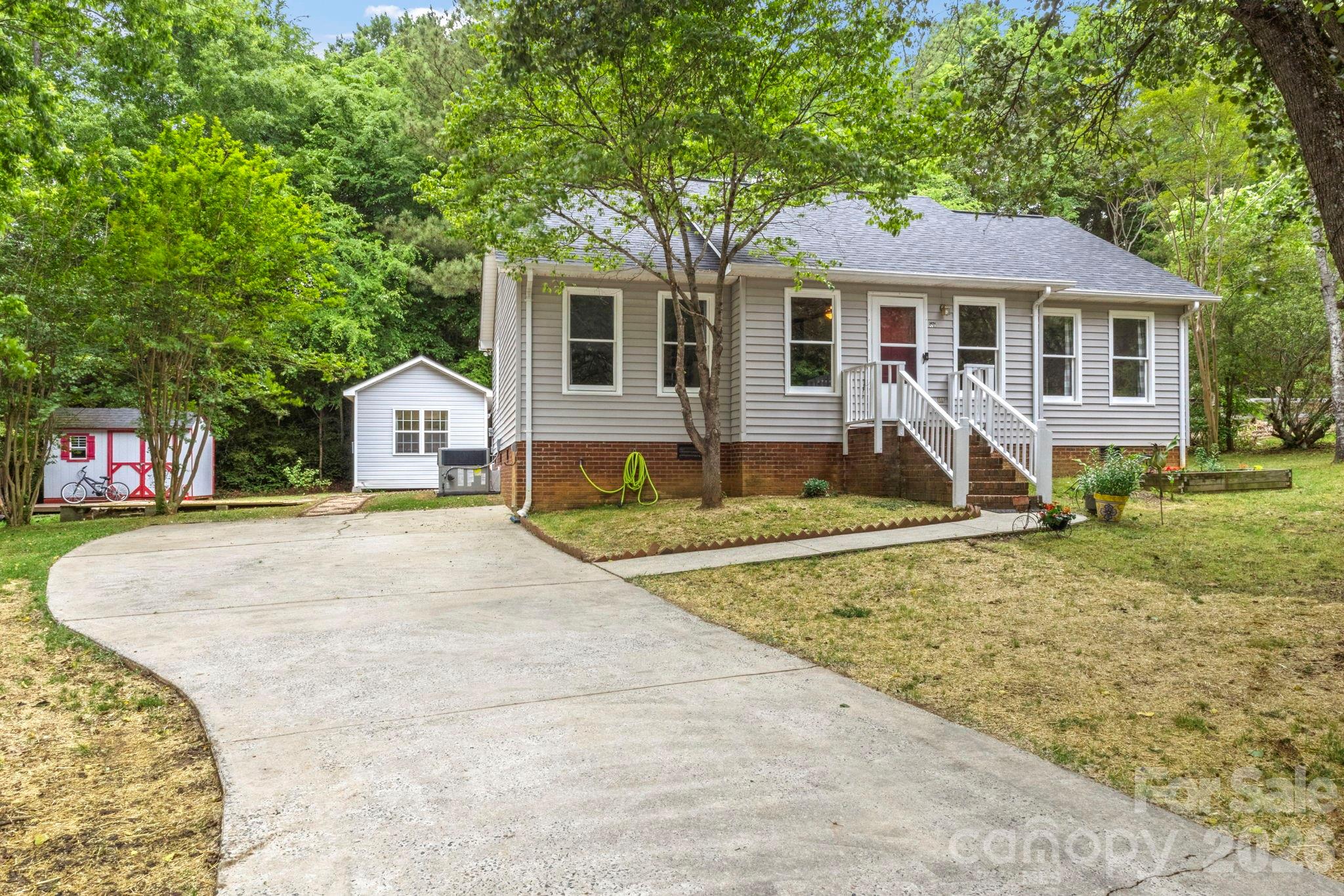 516 Majestic Court SE