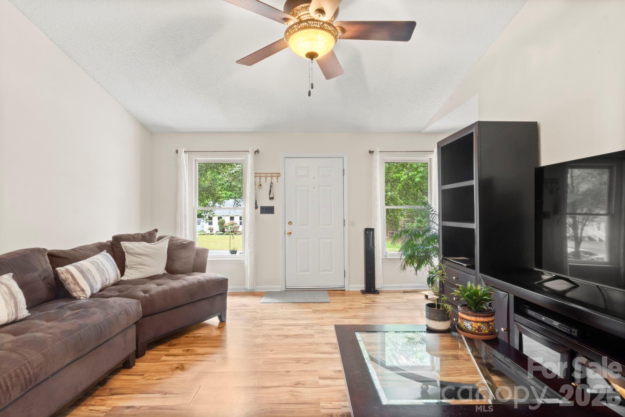 516 Majestic Court SE