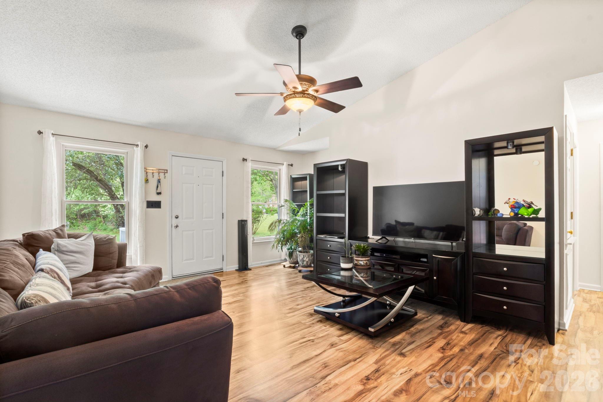 516 Majestic Court SE