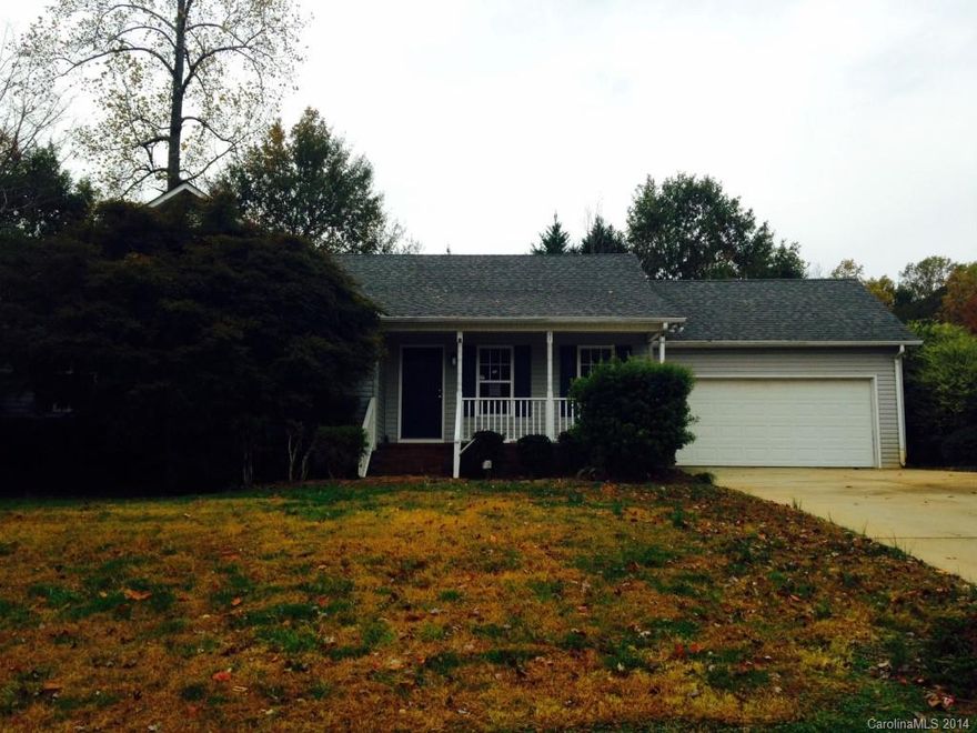 Kitchen/Dining combo with bar, separate Laundry Rm with pantry, country front porch. Built-in cabinets in master bath. Extra wiring for garage and front yard. Crawl space construction. TV hutch above gas log fireplace. Built in shoe racks, cabinet space in master walk-in closet. City maintained roads, water, sewer, and garbage collection. Street lights for night walks and security. Easy access to I-77.