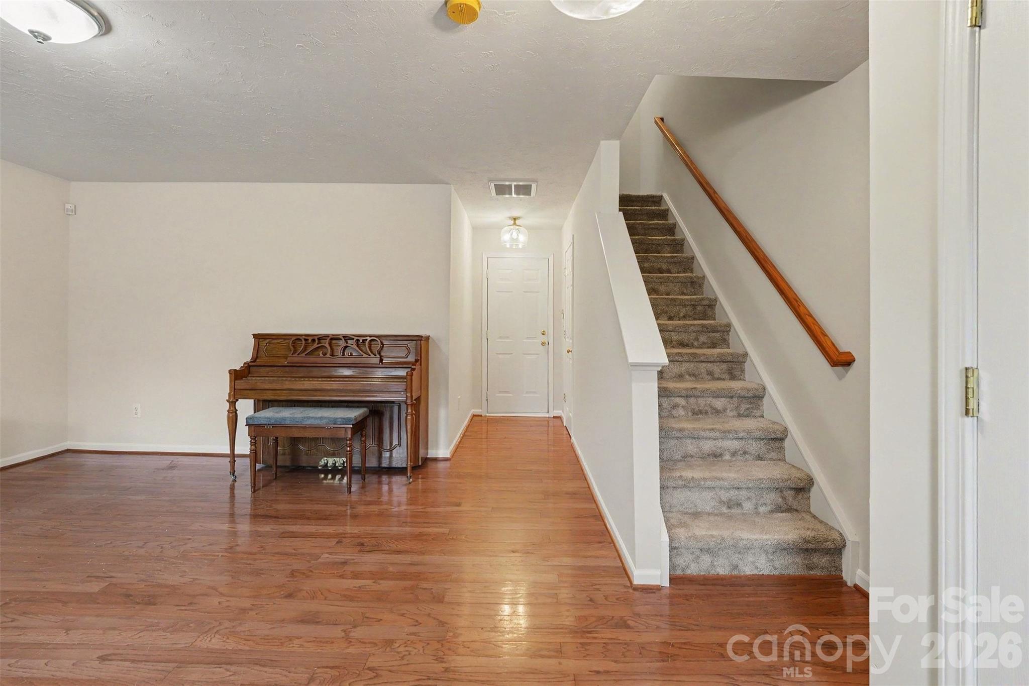 9866 Treeside Lane