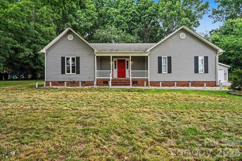 Photo of 2684 Tiffany Street, Conover, NC 28613 (MLS # 4399338)