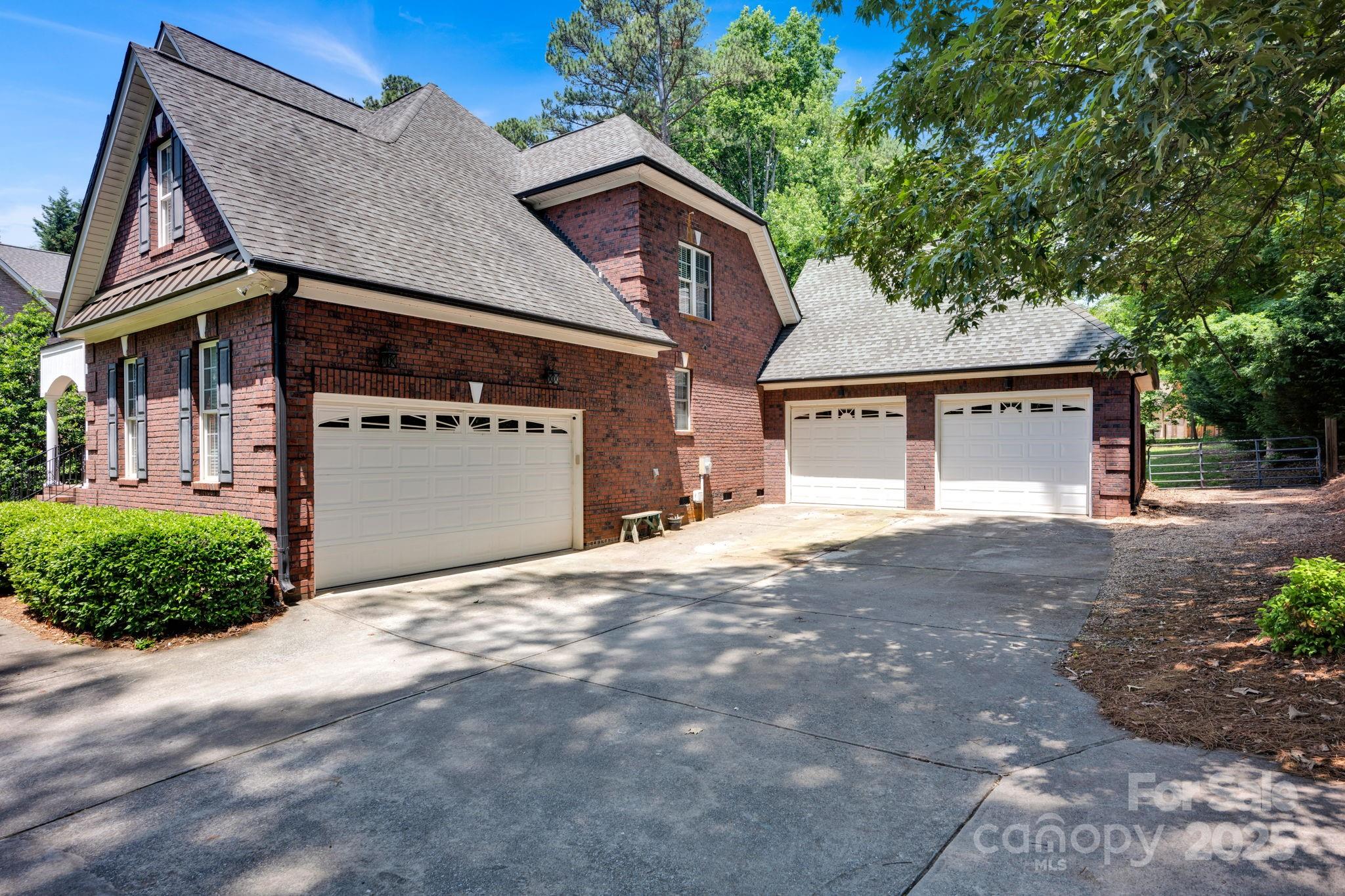 117 Lake Hills Drive