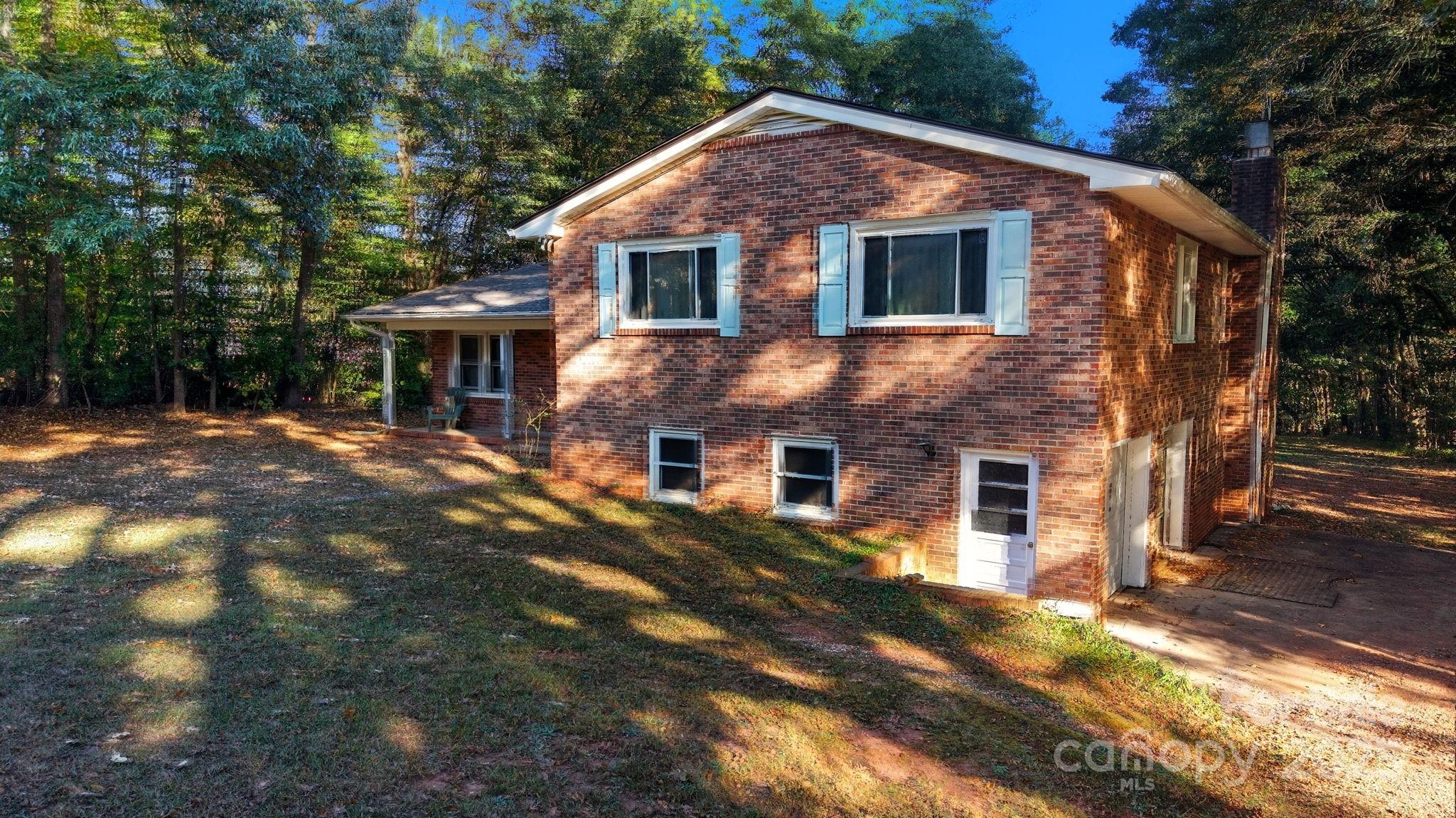 934 Armstrong Road
