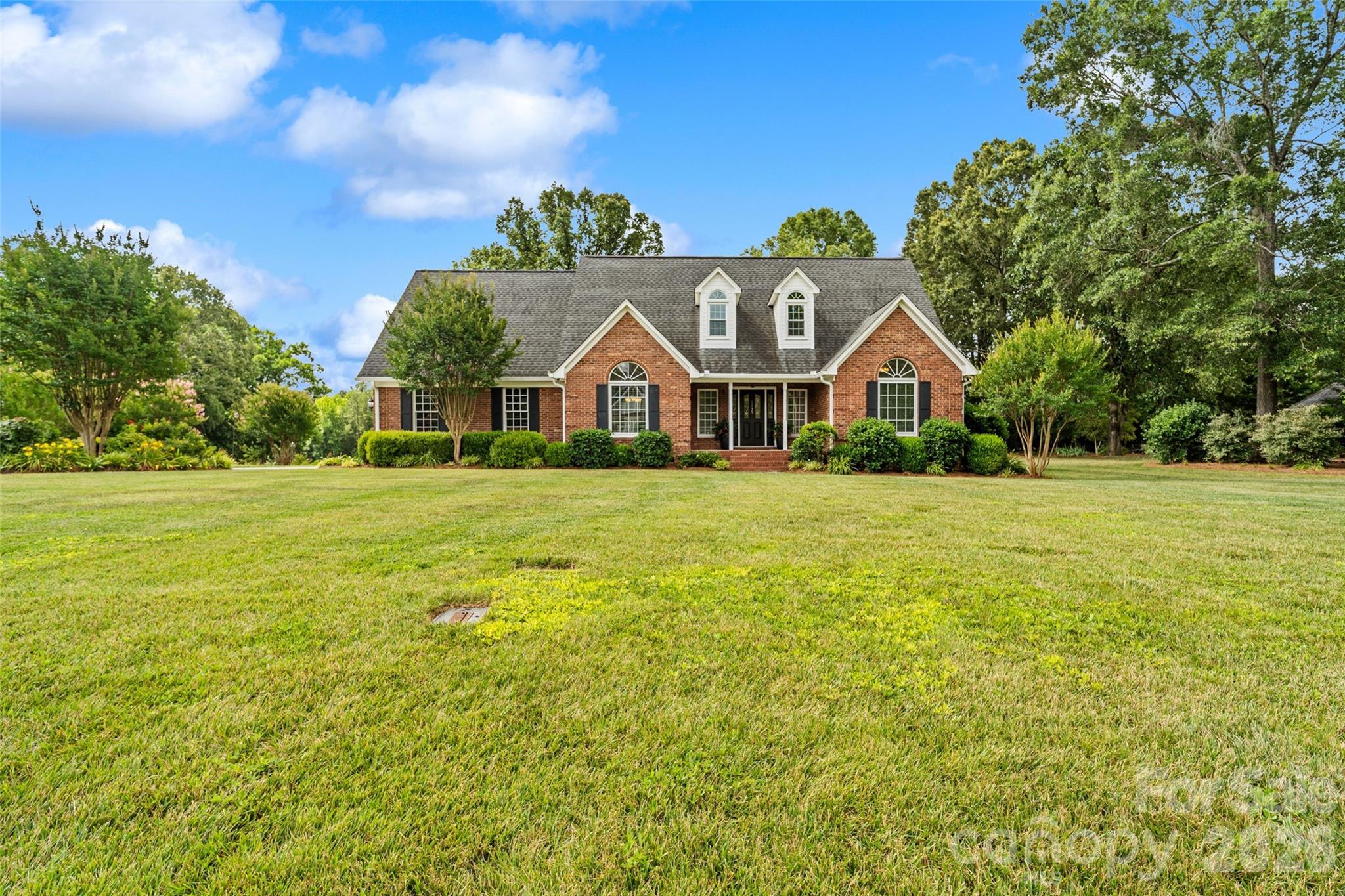 1135 Hunter Trail Court