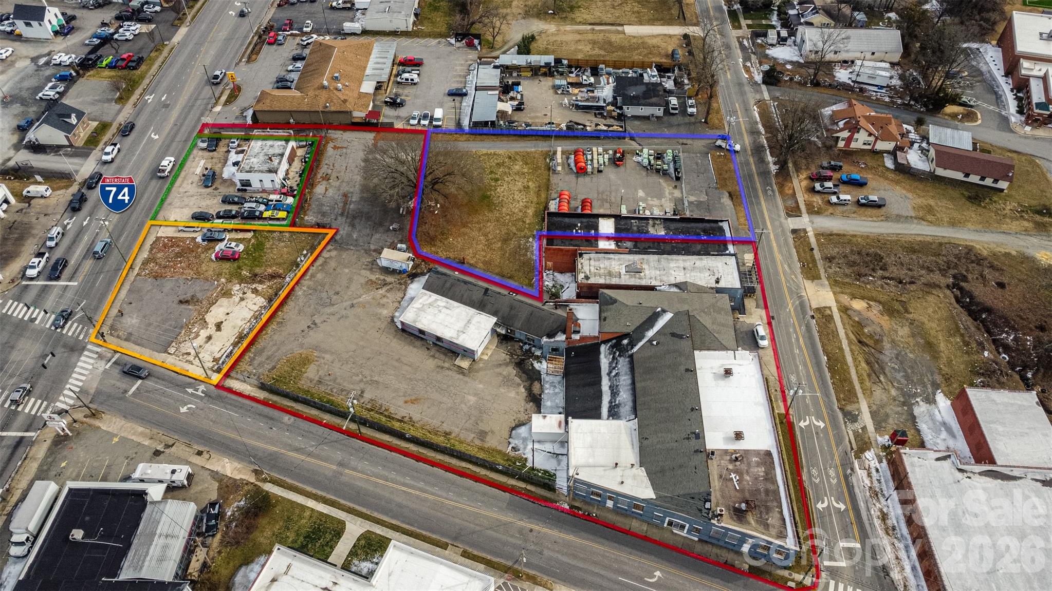 Main image without alt text