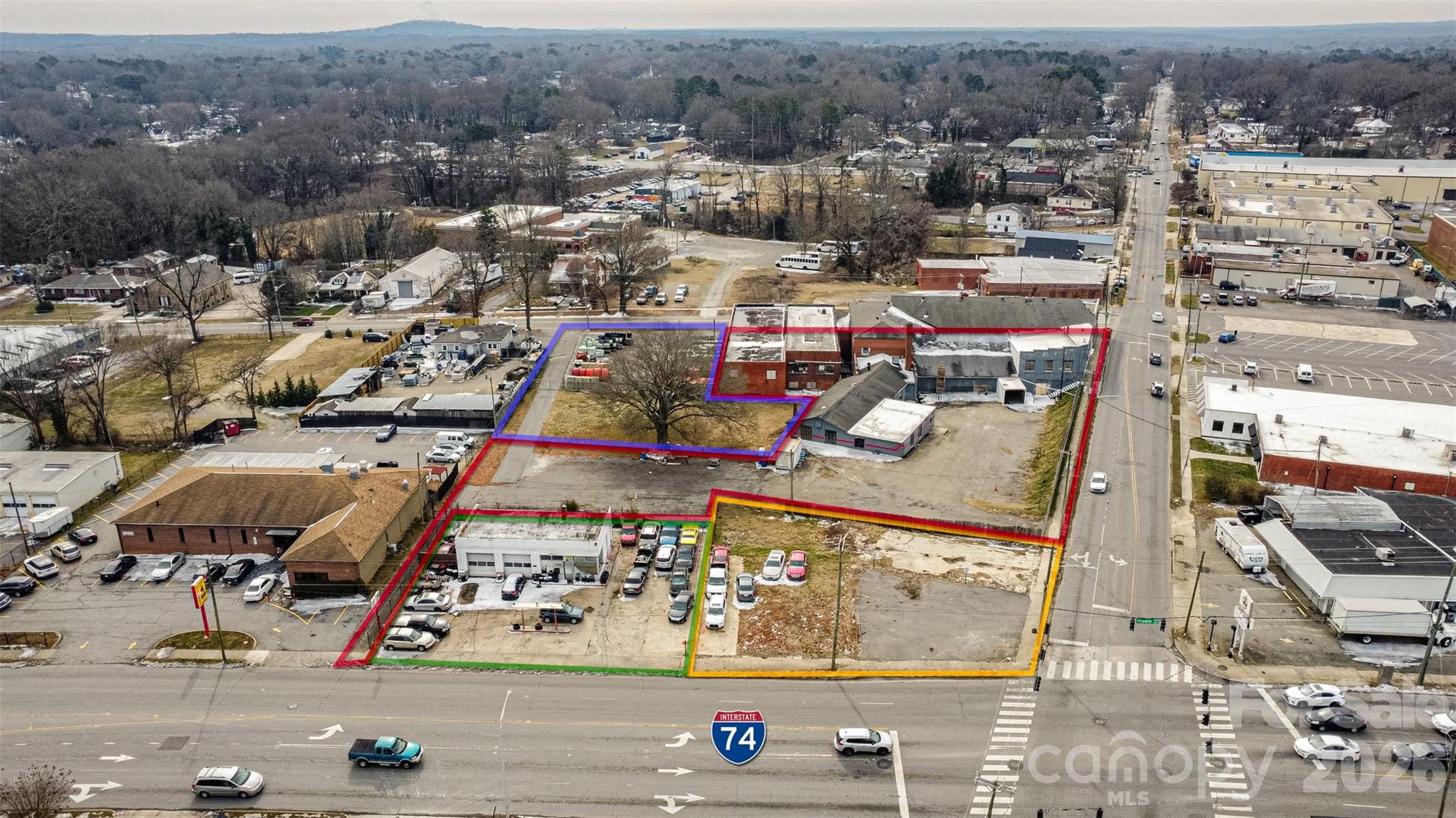 Main image without alt text