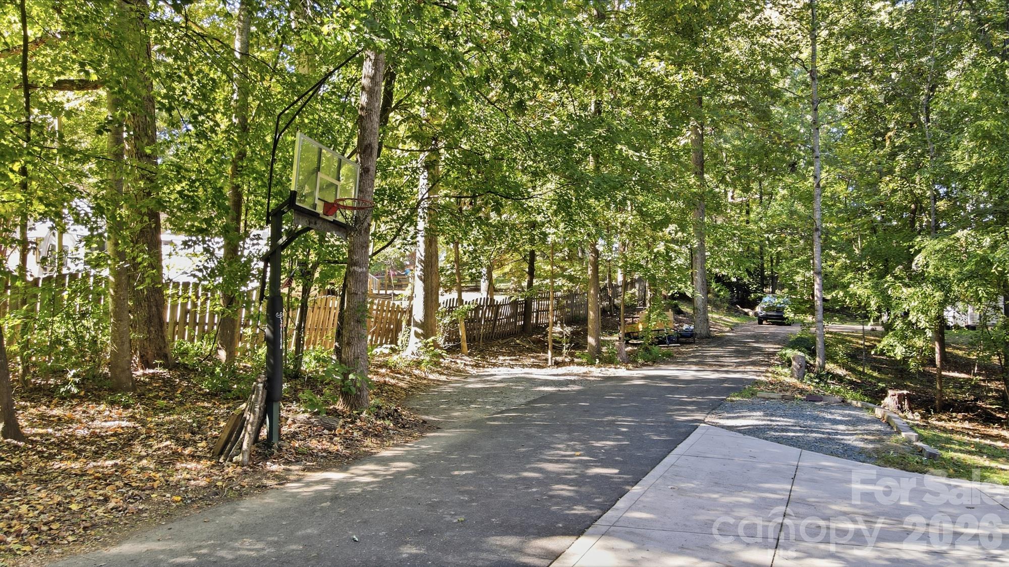 2100 Pineapple Court