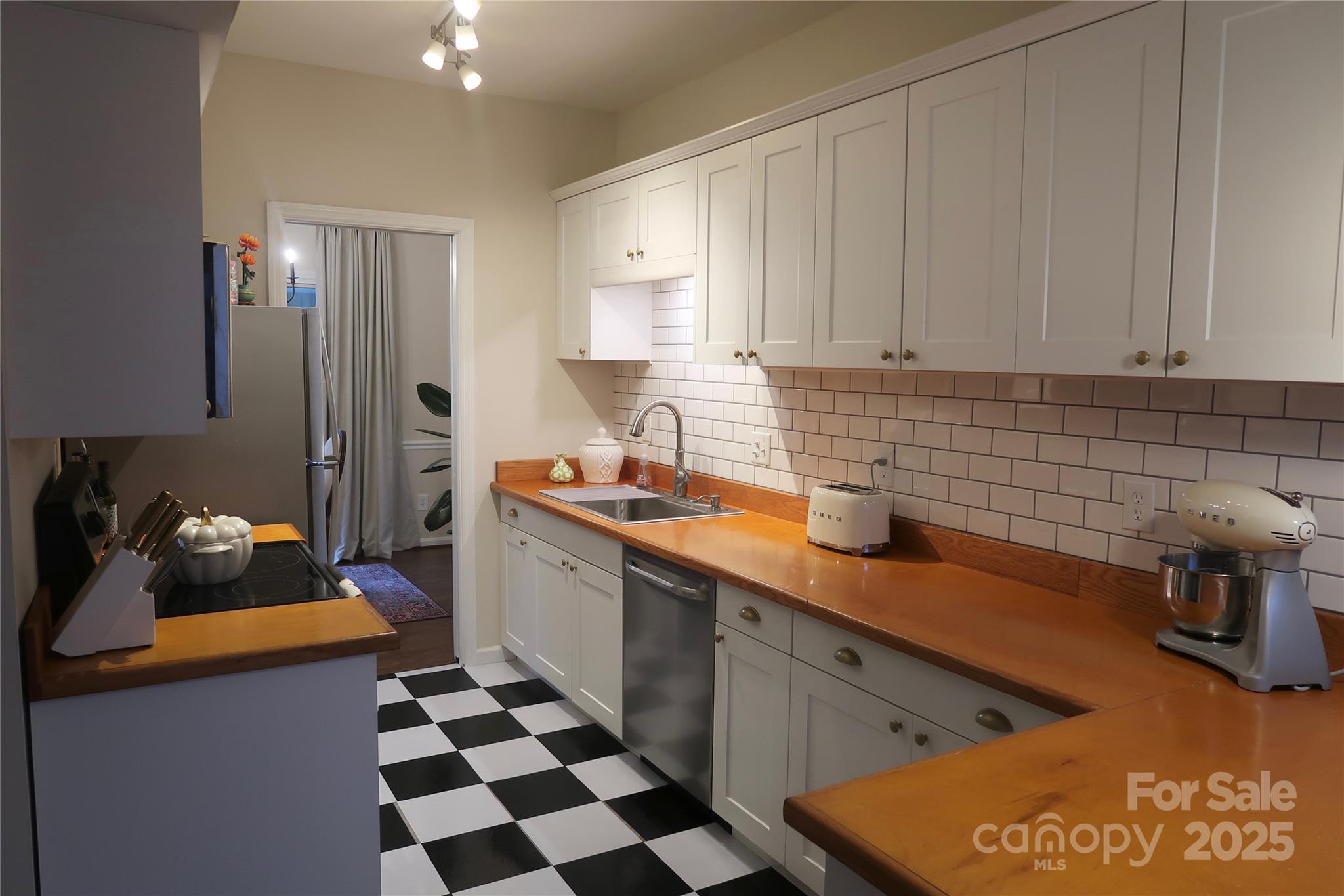 5913 Quail Hollow Road