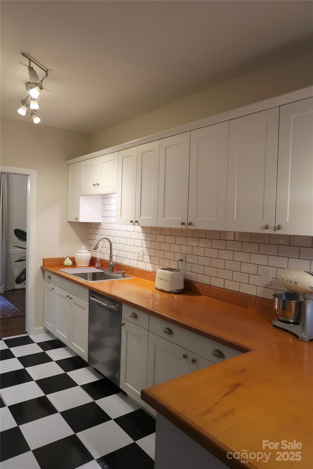 5913 Quail Hollow Road