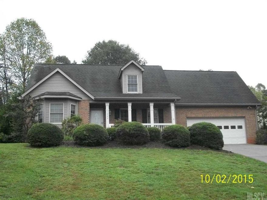 Move in ready 1.5 story home in great location. Minutes from highway 321, business 321 and highway 10. Interior just freshly painted, new carpet and new appliances in kitchen. Laminate wood flooring and fireplace in living room. Galley style kitchen featuring laminate wood flooring, stainless steel appliances, tile backsplash and a eat in area. Master bedroom and bath on main level.  2 bedrooms and full bath upstairs. Deck in back overlooking private backyard. This is a fannie mae property.