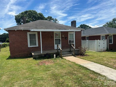 Photo of 229 Cedar Street, Belmont, NC 28012 (MLS # 4395610)