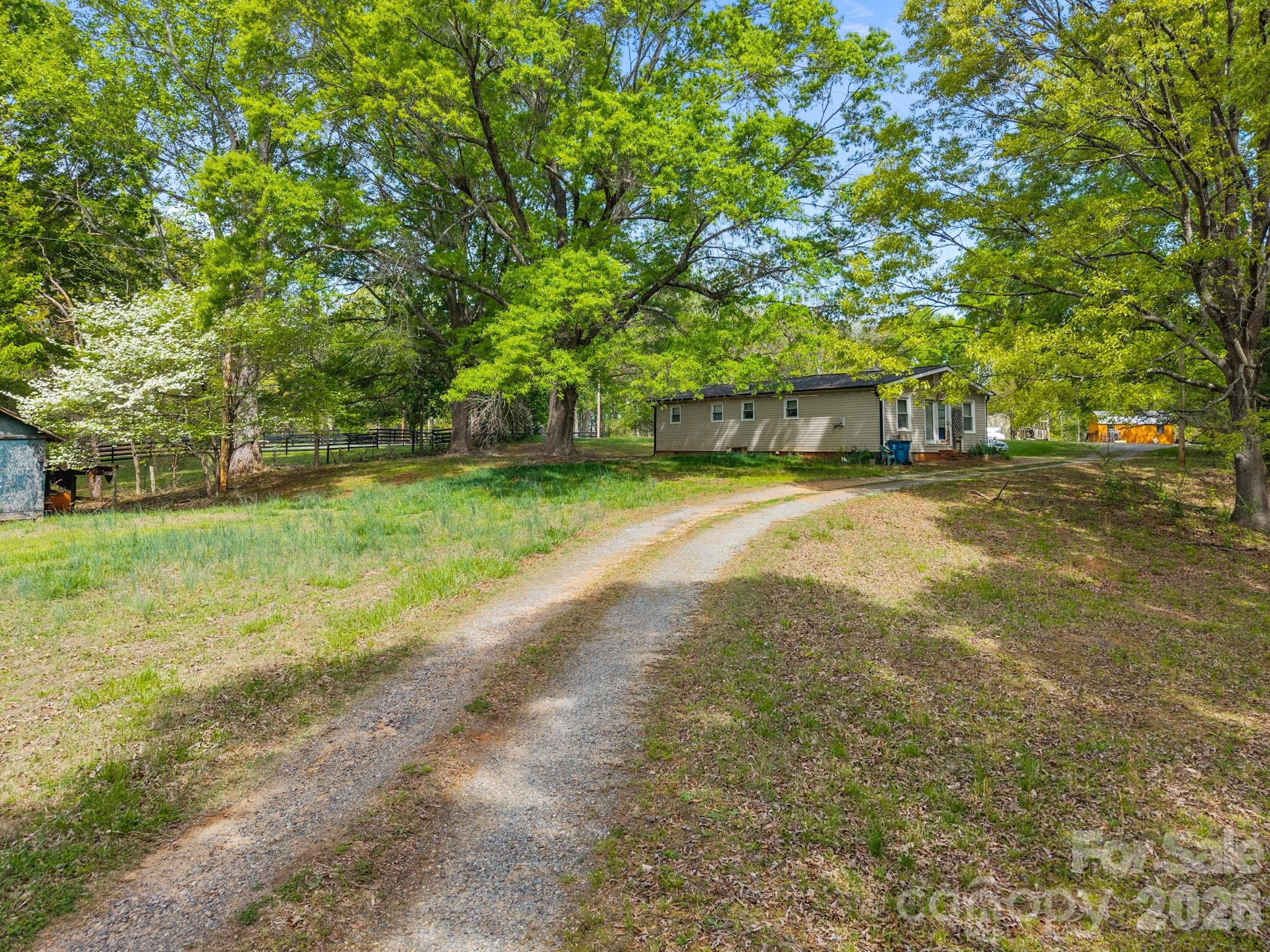 5748 & 5750 Vinewood Road