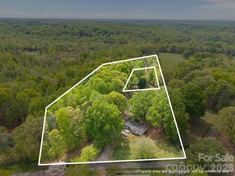 Photo of 5748 & 5750 Vinewood Road, Davidson, NC 28036 (MLS # 4366287)