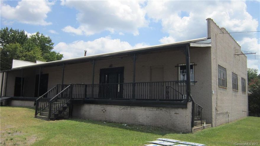 Great office and warehouse space for business with loading dock.  Parcel #598-05-03-002 (922 Main Street W) and 598-05-03-001 (170 Chester Street) to be sold as one.  Zoned IG and OI.