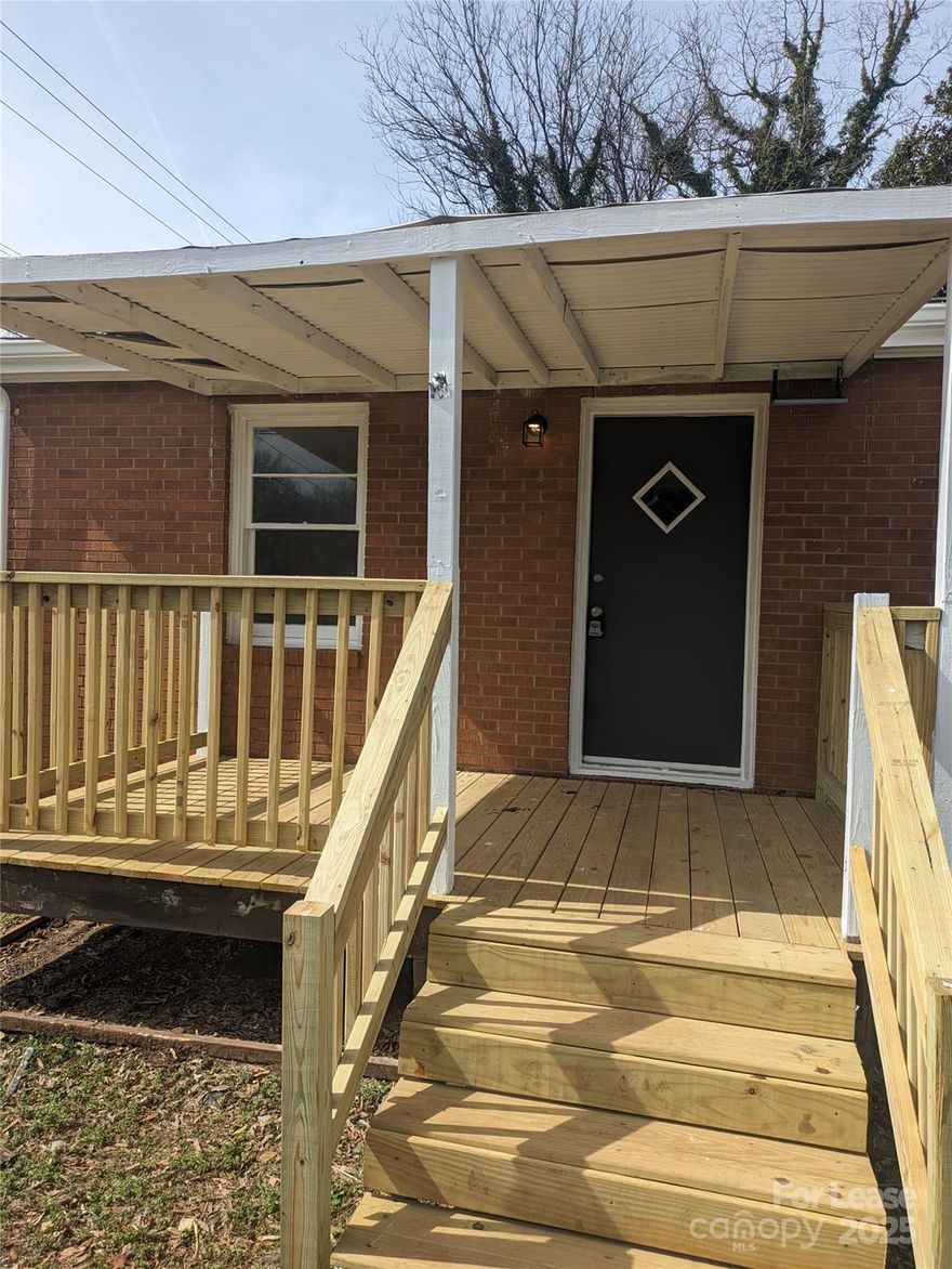 GOOD CREDIT REQUIRED. Cute 2 bedroom 1 bath in the heart of Kings Mountain. Updated including fenced yard, refinished hardwoods, updated kitchen and brand new appliances. Includes 3 sheds, new electric hot water heater, and an amazing location. Please provide your email address with any inquiry. WE DO NOT ALLOW SUBLEASING OR SHORT TERM RENTALS.