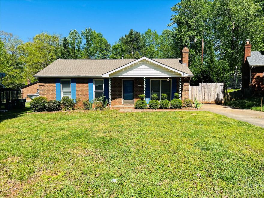 Suburban Stunner! Welcome Home to this Charming ranch home in Mcalpine Woods Community. Move In Ready offering flowing open floor plan. Great Location close to uptown, shopping, dining, school and major roadways, just 5 minutes to Matthews, Mint Hill & I-485. Close to The Park on Wilgrove and Mint Hill Veterans Memorial Park. Definitely won't last long. Contact today for more details!