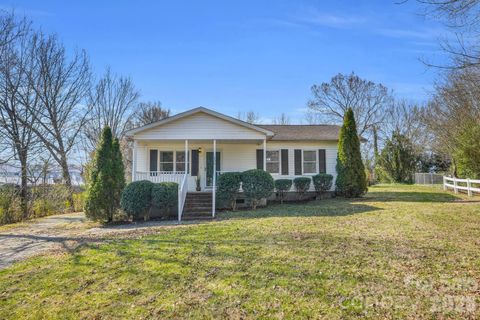 Photo of 206 Ross Court, Belmont, NC 28012 (MLS # 4352775)