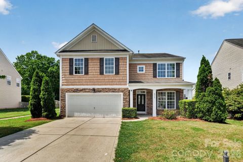 Photo of 8915 Merrie Rose Avenue, Charlotte, NC 28213 (MLS # 4380976)