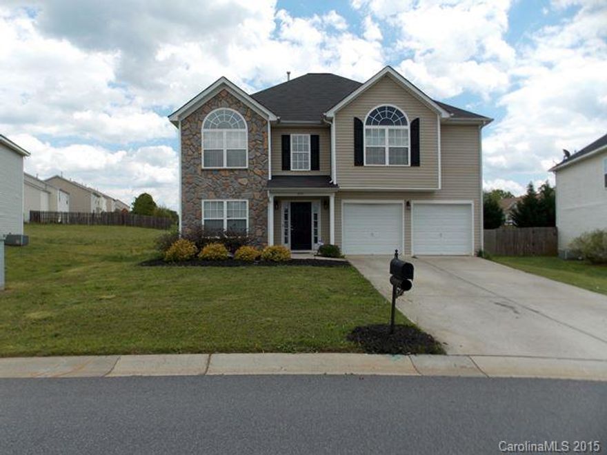 This home has 4 bed, 2.5 Baths, Sunken Family Room, eat-in-kitchen & Formal living and dining room. Large back yard. Community pool and minutes from South Charlotte. Master BR is a true retreat with vaulted sitting area and tray ceiling . Master bath has a garden tub, vanity, separate shower with large walk-in.