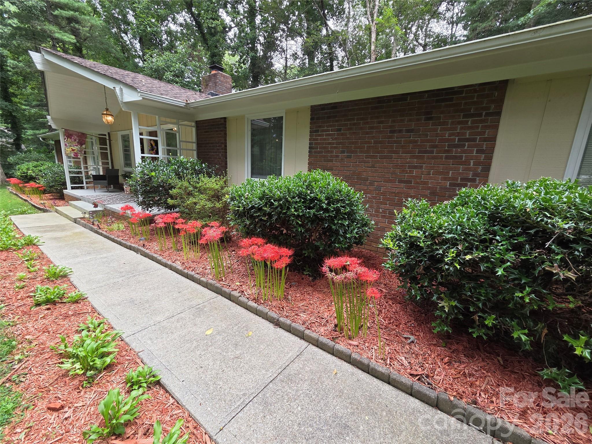 106 E Laurel Lane