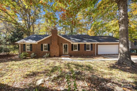 Photo of 6227 King George Drive, Charlotte, NC 28213 (MLS # 4327110)