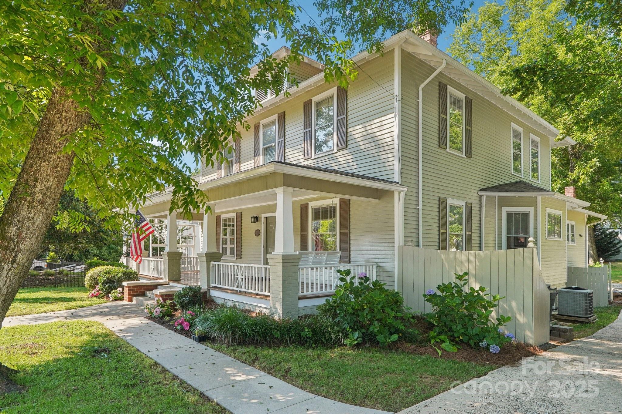 448 Union Street S